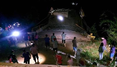 Tres muertos y cinco desaparecidos por el colapso de un puente en Bolivia