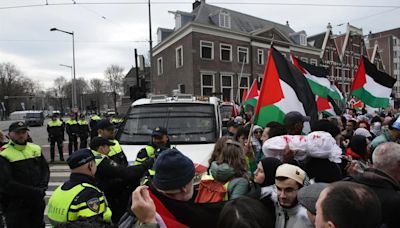 Detenidas unas 125 personas en el desalojo de una acampada propalestina en la Universidad de Ámsterdam