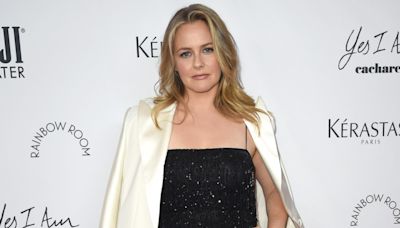 Alicia Silverstone committed to re-commerce