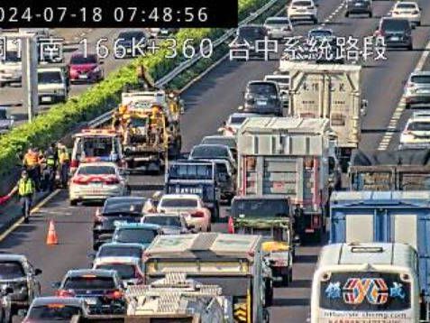 國1台中系統傳翻車事故 車流回堵紫爆