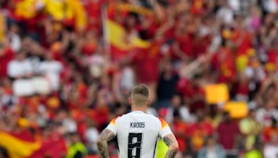 De forma emotiva, Toni Kroos se despide oficialmente del fútbol