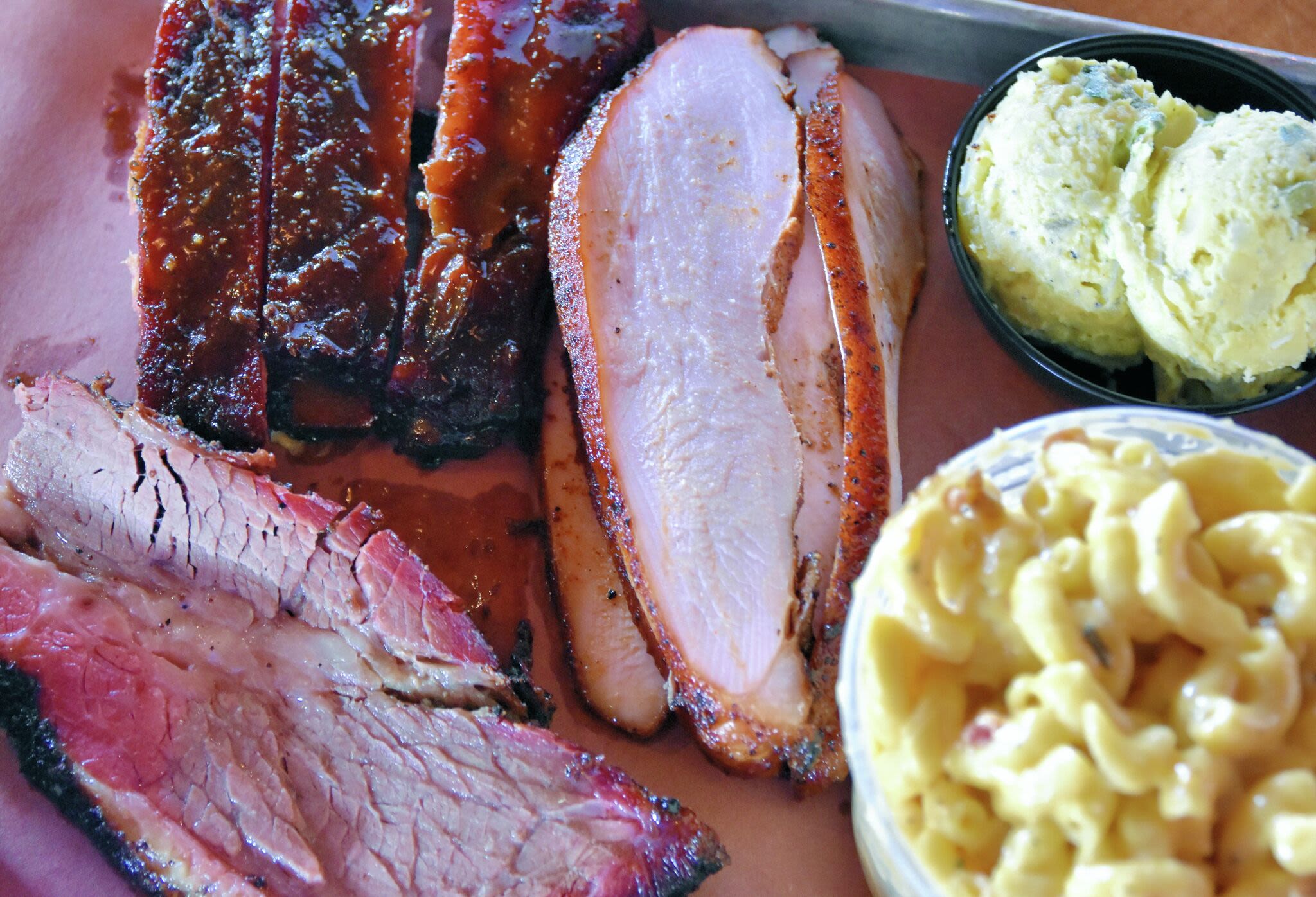 Popular Texas barbecue spot visited by world-famous businessman