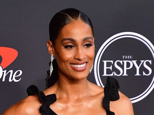 Skylar Diggins-Smith Embraces Chic Oversized Suit for Sleek Pre-Game Look