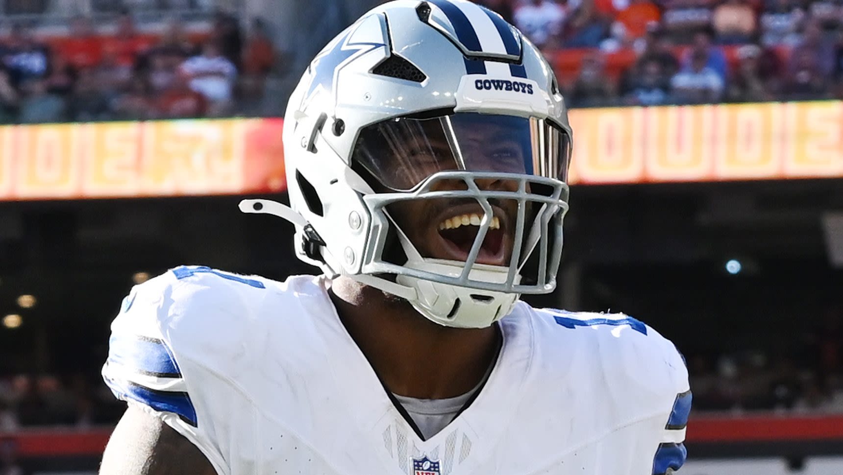 Cowboys Micah Parsons Hoping 'Little Something' Comes in New Contract