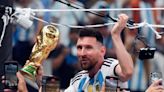 Lionel Messi festejó el año del Mundial con un video increíble de cuando desfilaron con el micro por Buenos Aires