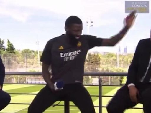 La "paliza" de Rüdiger a Roberto Carlos durante una entrevista que se ha vuelto viral