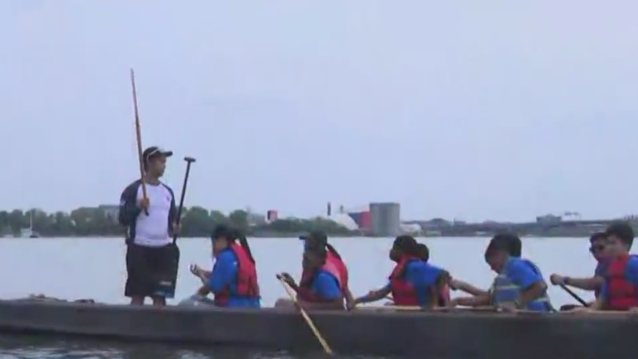 NYPD dragon-boat team holds youth clinic in Queens: ‘teamwork’