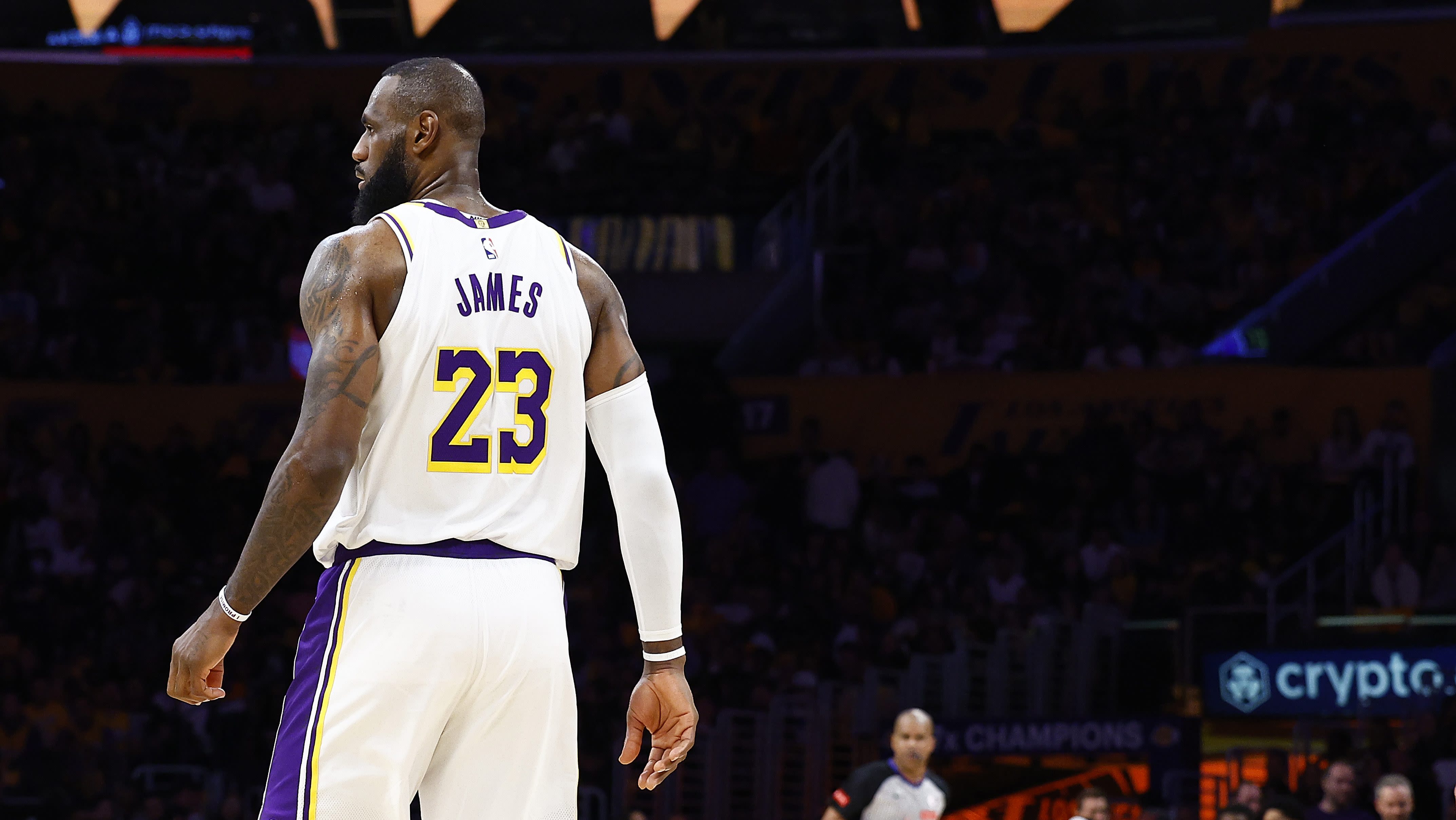 Lakers Pitch Sees LeBron Head to Sixers, Land 2 All-Star Replacements