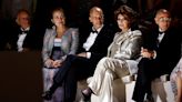 De Giorgia Meloni a Sophia Loren, las mujeres más famosas de Italia saludan a Giorgio Armani en su cumple 90