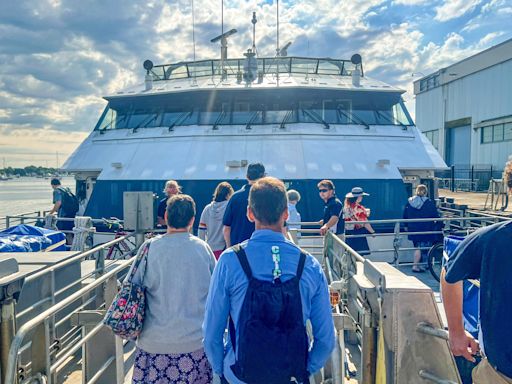 I spent $79 on a round-trip ferry to Martha's Vineyard. The ocean views and full-service bar weren't even the best parts.