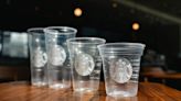 Starbucks presenta vaso para bebidas frías hecho con hasta un 20% menos de plástico