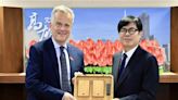 英國在台辦事處代表訪高雄 表態支持台灣參與國際組織 - 政治