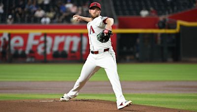 D-backs' Kelly exits start with hamstring cramps