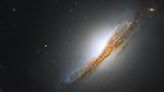 Hubble Telescope reveals a rare galaxy with a luminous heart (photo)