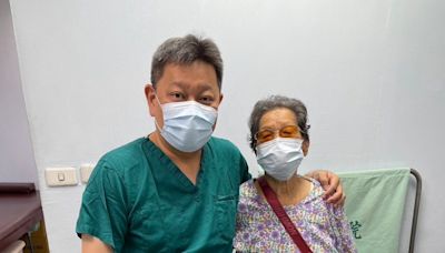 94歲嬤嚴重退化性關節炎行動不便 膝關節置換手術2週後就能走 - 自由健康網