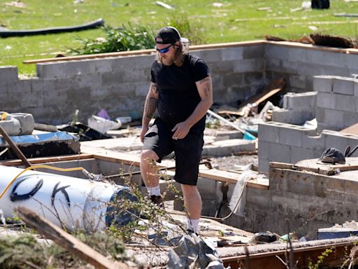 More severe weather hits the Midwest as Iowans recover from devastating twister