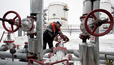 Rusia dice que las interrupciones del tránsito de petróleo ruso por Ucrania perjudican a compradores