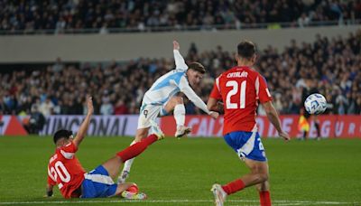 Video: la cargada de los hinchas argentinos a Chile