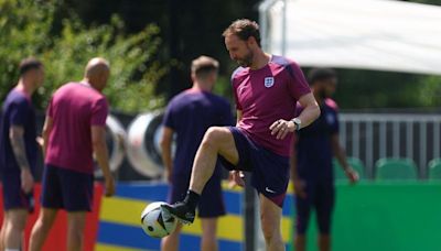 Soccer-England's Southgate defends reluctance to use his bench