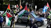 Pro-Palestinian protesters surround car carrying Sir Keir Starmer