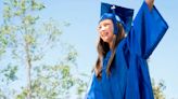 Una niña de 11 años batió el récord al graduarse como la más joven en obtener un título de artes en California