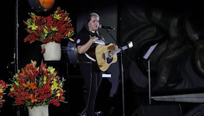 Vivir Quintana, cantante de ‘Canción sin Miedo’, lanza ‘Compañera presidenta’