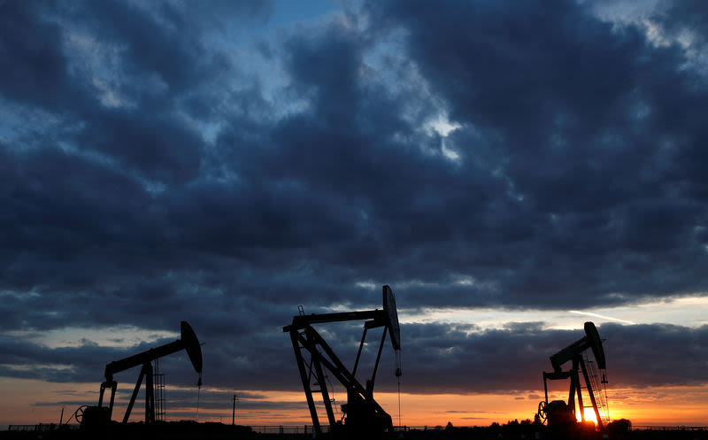 Oil inventories slump by 6.5M barrels last week: API By Investing.com