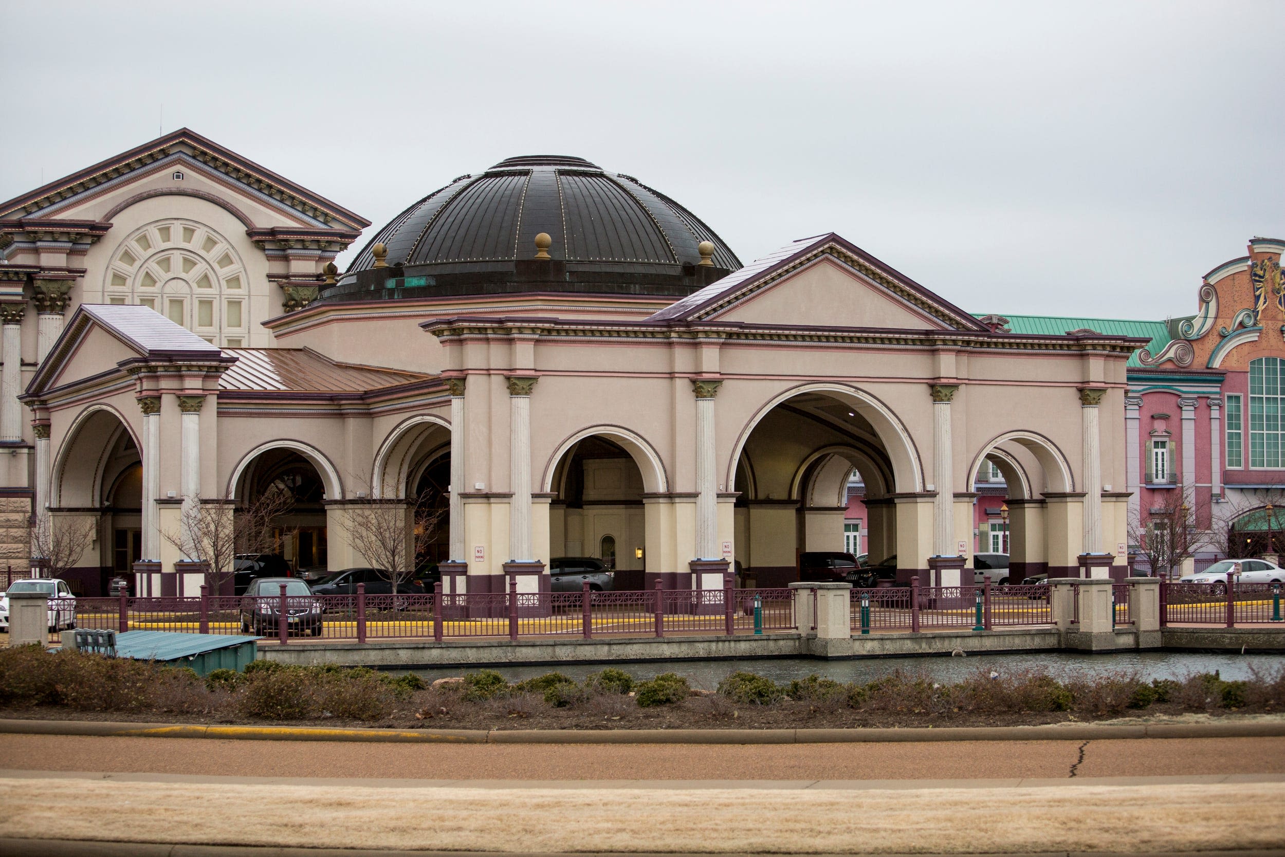 See which former Mississippi casino could house undocumented immigrant children