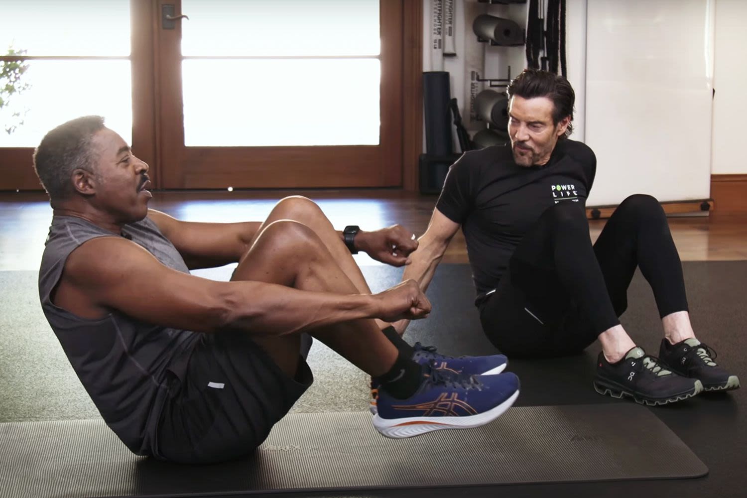 Watch 'Ghostbuster' Ernie Hudson, 78, Power Through Intense Workout of Planks, Bicycle Crunches