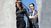 La justicia francesa imputa a Carla Bruni en un caso de soborno que amenaza a su marido, el expresidente Sarkozy
