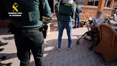 Investigada una mujer por dirigir una residencia de mayores clandestina en un chalet particular en la Vega Baja