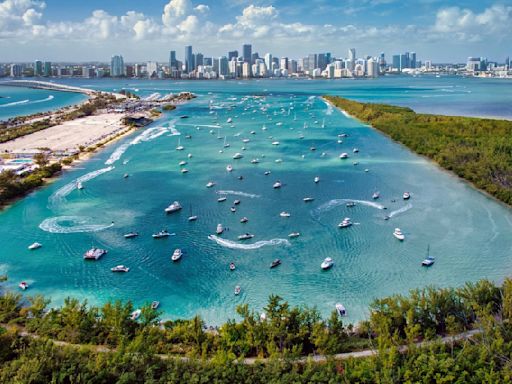 Esta playa de Florida está muy cerca de Miami y cautiva por sus colores únicos en la arena y el mar