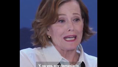 La emoción de Sigourney Weaver en Venecia al ser preguntada por Kamala Harris: "Estamos muy entusiasmados"