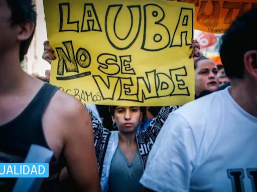 Argentinos se movilizan en ‘defensa de la educación pública’