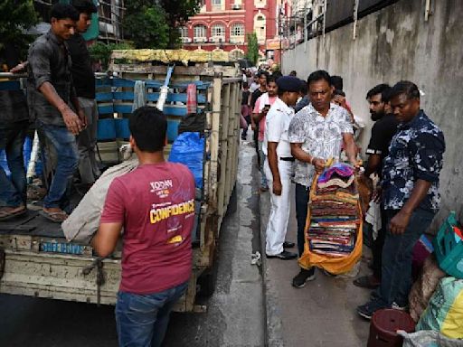 Police evict hawkers from pavement between Roxy cinema and Chowringhee Road