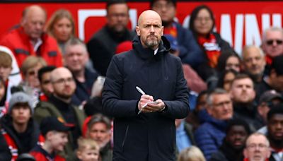 Man Utd's Ten Hag defends decision to substitute Mainoo, Hojlund