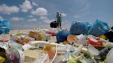 Científicos trazan el mapa más completo de la basura que inunda el Mediterráneo