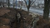 El último puesto de comida de una ciudad encuentra la manera de seguir sirviendo pizza en el frente de batalla