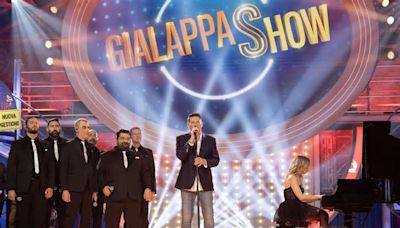 ‘GialappaShow’, l’esibizione di Tony Hadley e Chiara Galiazzo nella seconda puntata