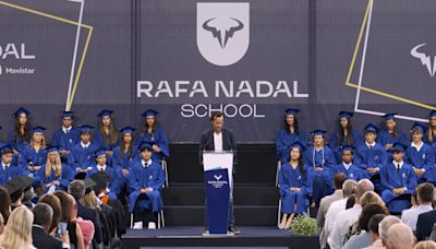 Carlos Moyà apadrina a los alumnos de la Rafa Nadal School: "Soñad en grande y sed exigentes" - MarcaTV