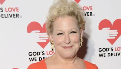 Bette Midler Sings "If I Only Had a Brain" to Members of the Supreme Court - And Sounds Great! - Showbiz411