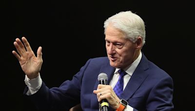 Bill Clinton dice en México que la IA le “preocupa” y le da “esperanza” al mismo tiempo