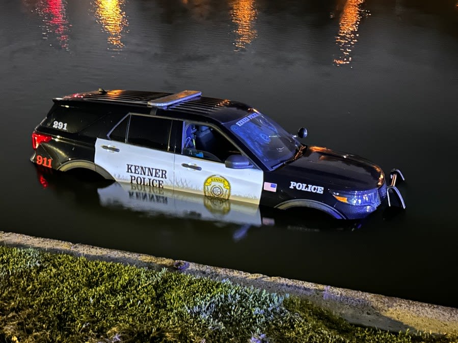 Kenner police chase ends with police car in Bayou St. John