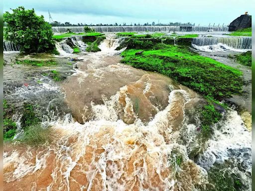 Kalamba Lake Overflow Adds to Kolhapur Flood Crisis | Kolhapur News - Times of India