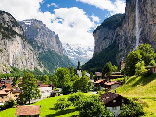 Un pequeño pueblo suizo evalúa cobrar entrada a los turistas