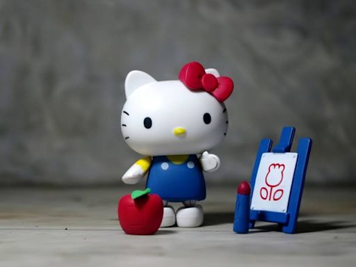 Hello Kitty是貓嗎？ 三麗鷗再次澄清「她是人類小女孩」：來自英國倫敦