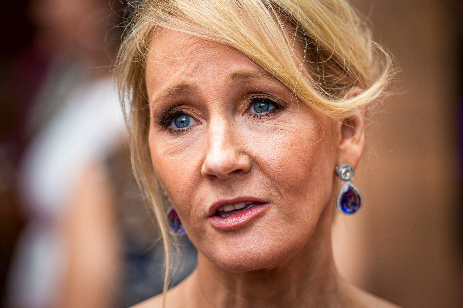 J.K. Rowling's wallpaper turned into a meme about her polarizing views around gender