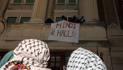 Manifestantes ocupan el edificio Hamilton Hall en la Universidad de Columbia