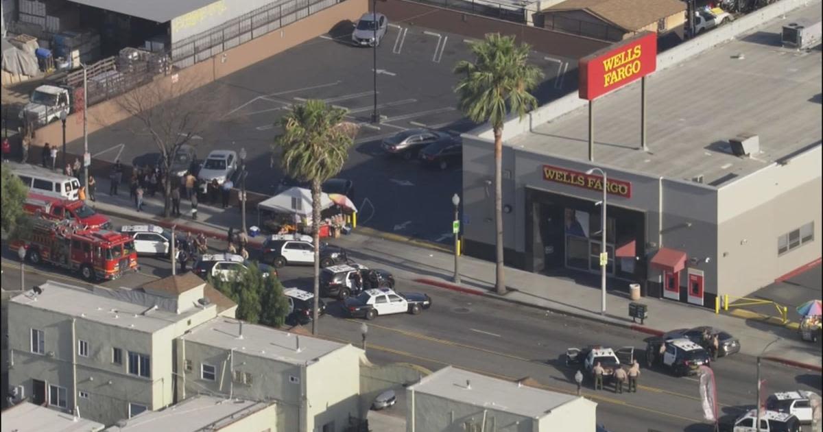 Deputies shut down South Los Angeles streets after reported bank robbery