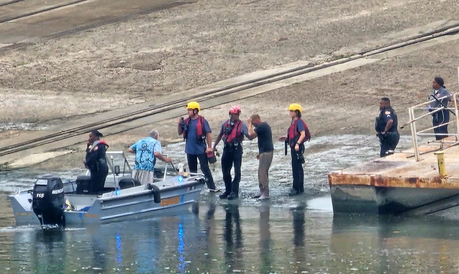 1 rescued from Mississippi River, 2nd person still missing